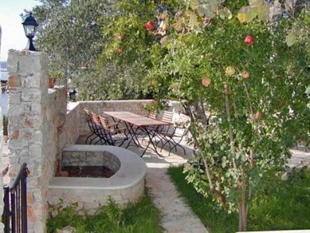 Apartments Doria - 20M From Beach Trogir Exteriör bild
